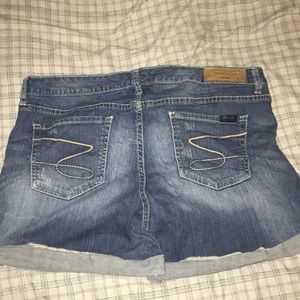 Seven7 Indigo Wash Jean Shorts: barely worn sze 14